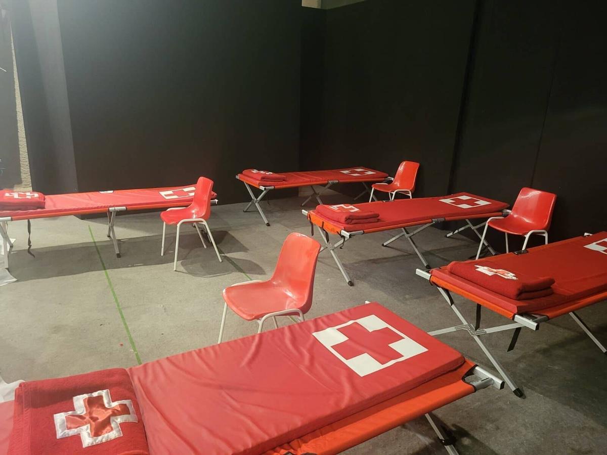 Les imatges de l'exercici de muntatge d'un centre d'acollida per evacuats a Portbou