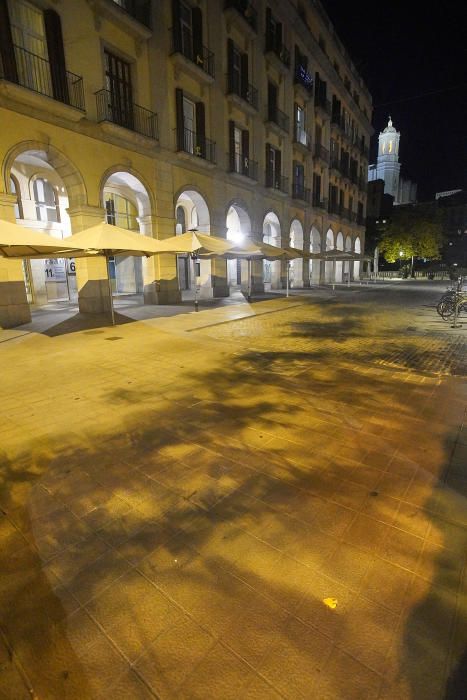 Els carrers de Girona buits en la primera nit del toc de queda