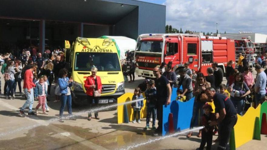 Desenes de figuerencs visiten el parc de Bombers per primer cop des que es va remodelar