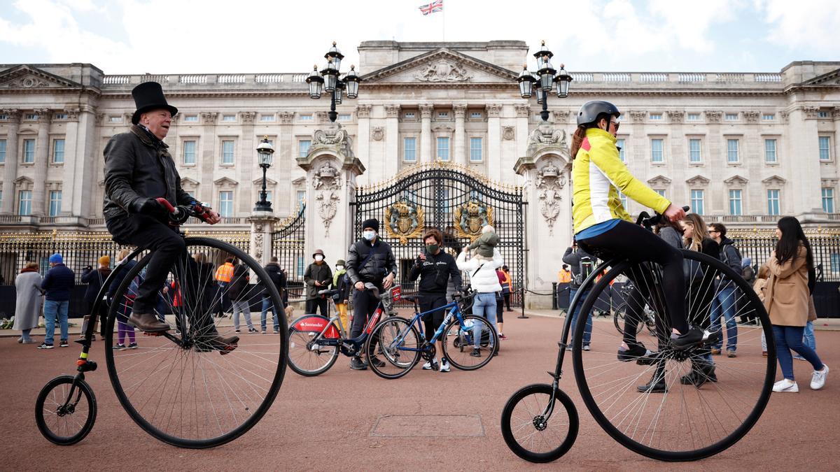 ¿Carnet per anar amb bici? Això és el que fan a la resta del planeta