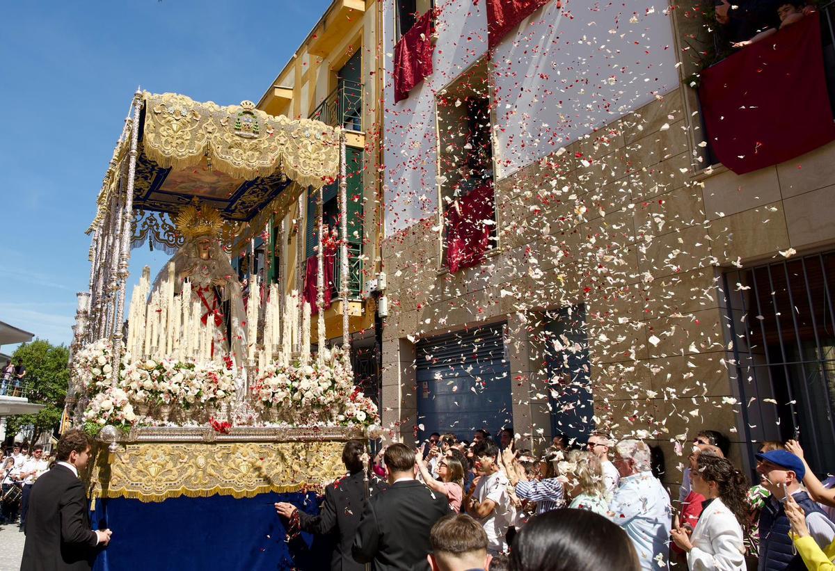 Petalada a la Virgen de la Aurora este Domingo de Resurrección.