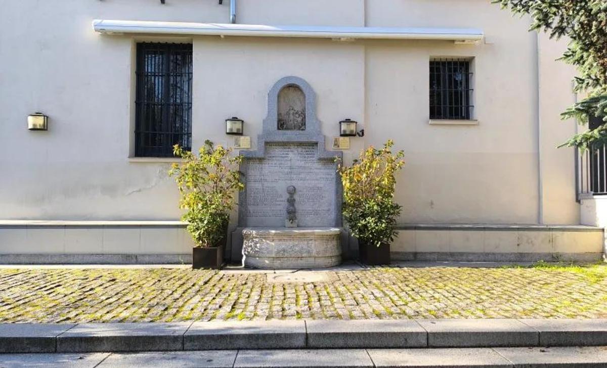 La tradición cuenta que el agua tiene propiedades milagrosas y que puede aliviar males del cuerpo y del espíritu