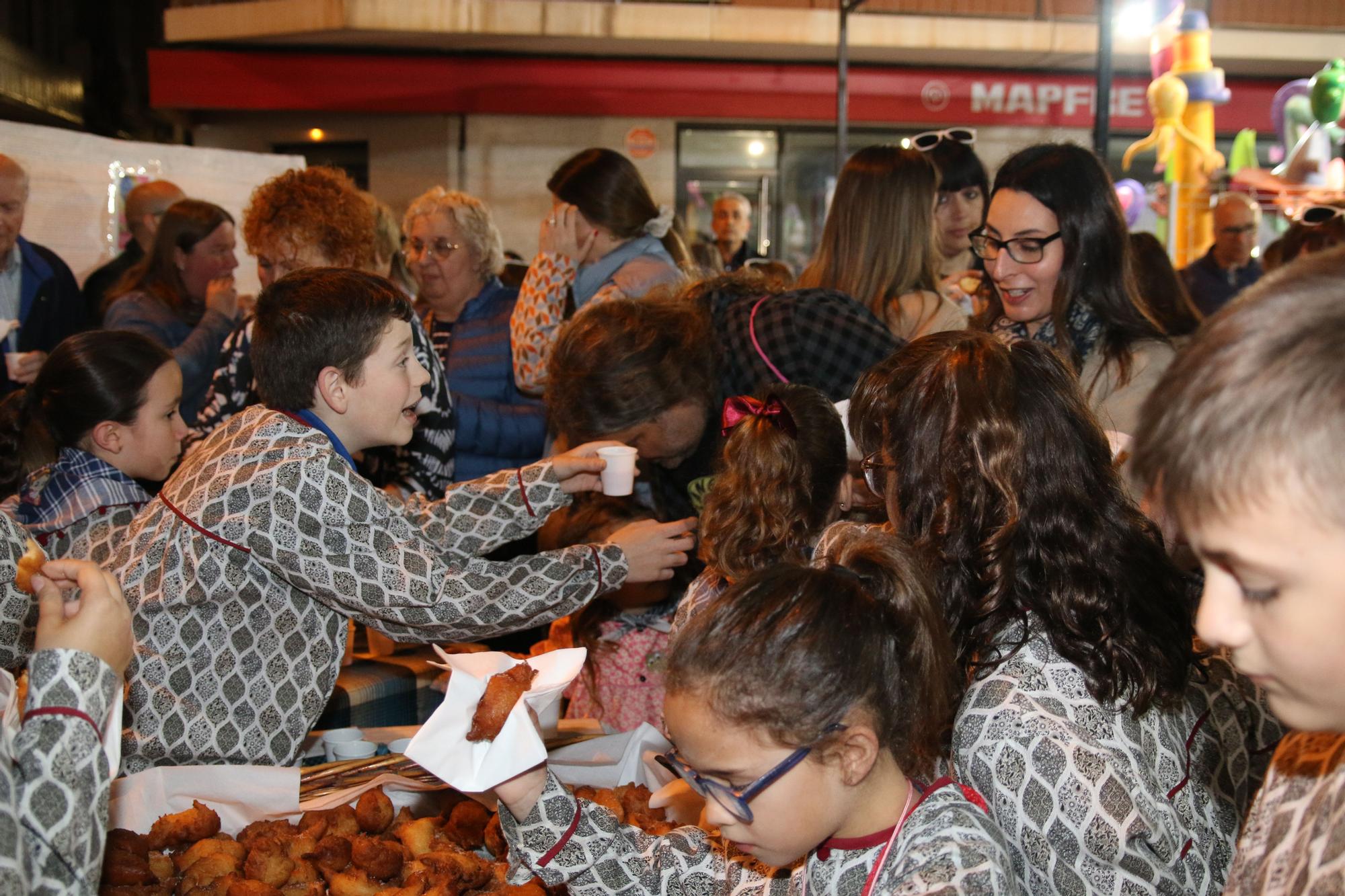 GALERÍA: Multitudinaria 'plantà' para entrar de lleno en las Fallas de Burriana