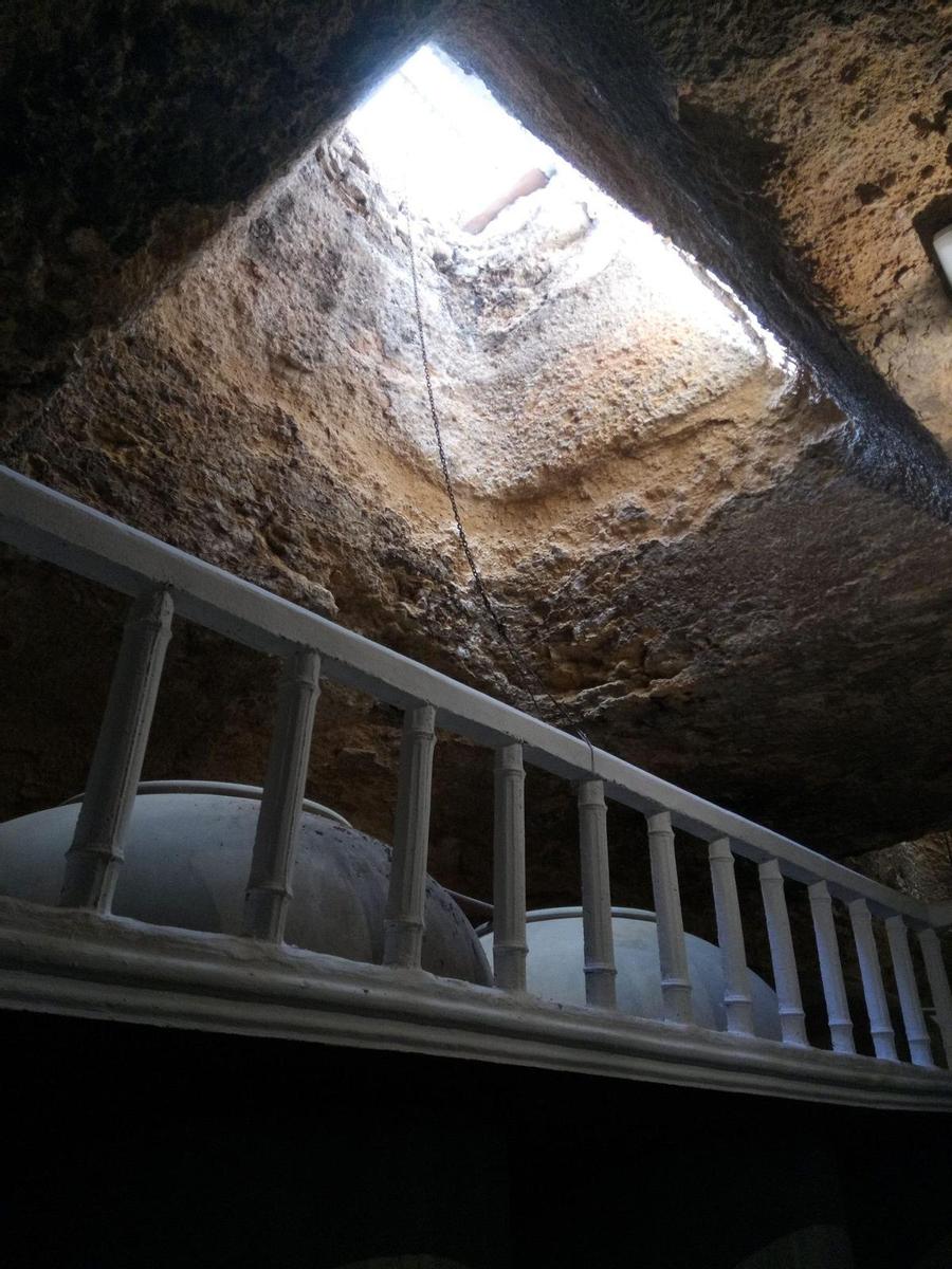 Aberturas en el techo de las cuevas de Tomelloso