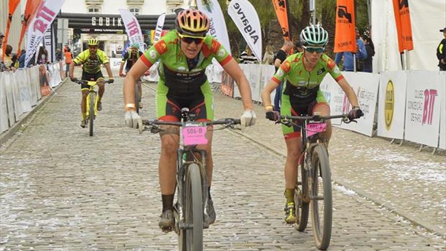 Tamara Sánchez y Desi Castro, terceras en la Algarve Bike Challenge