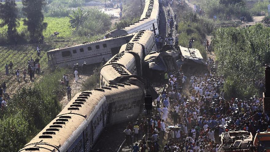 Un choque de trenes deja 37 muertos en Egipto
