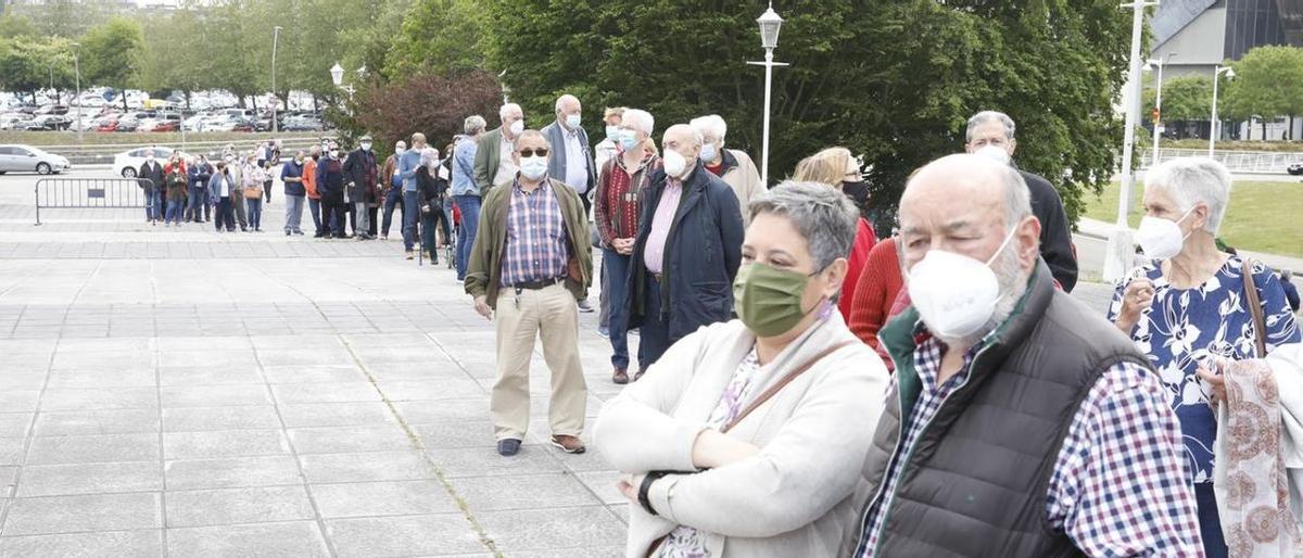 En Asturias hubo colas el primer día de la cuarta dosis