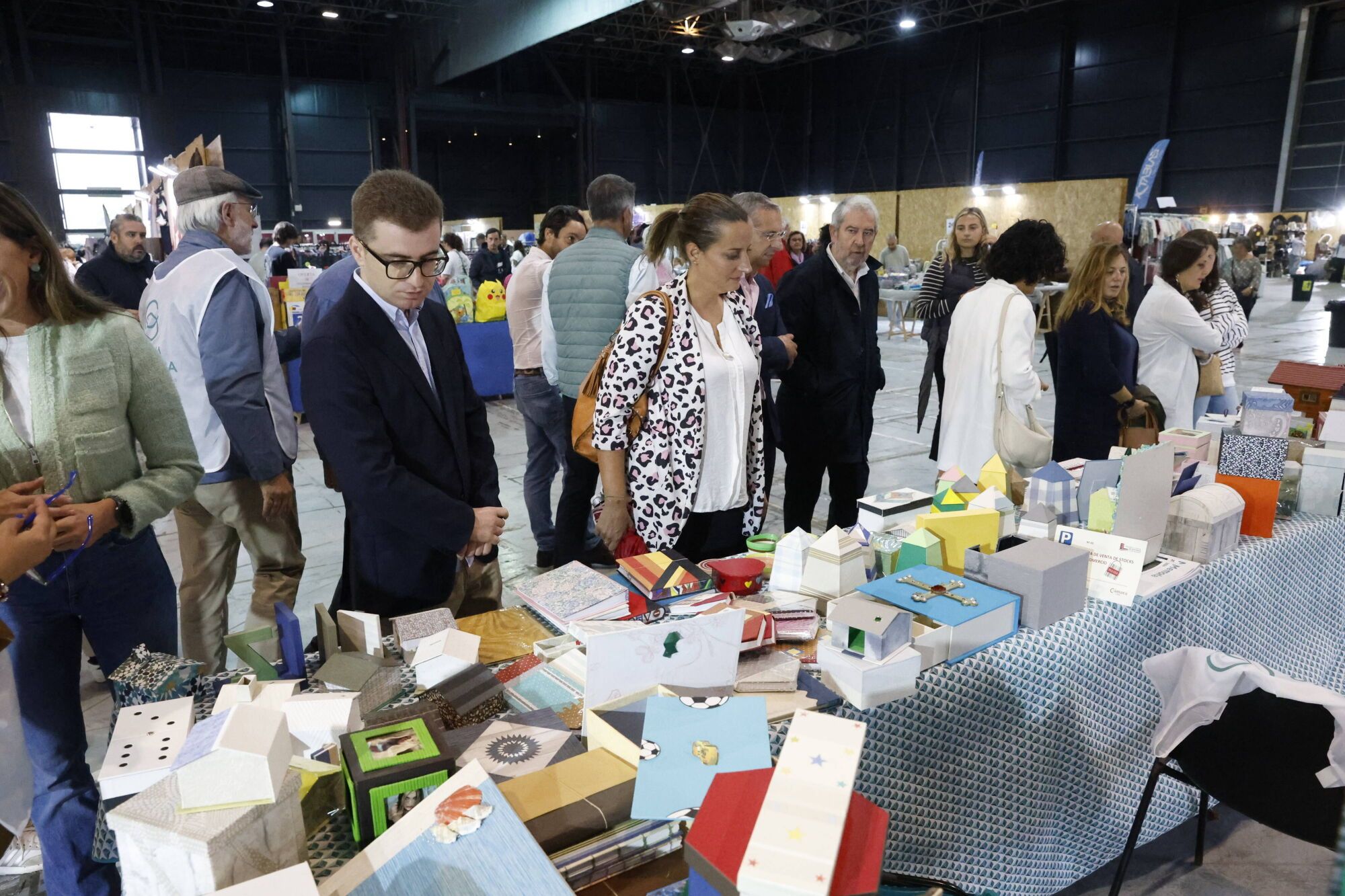 EN IMÁGENES: La Feria de Stocks regresa a Gijón con más expositores que nunca: "Es un gran escaparate para los comercios locales"