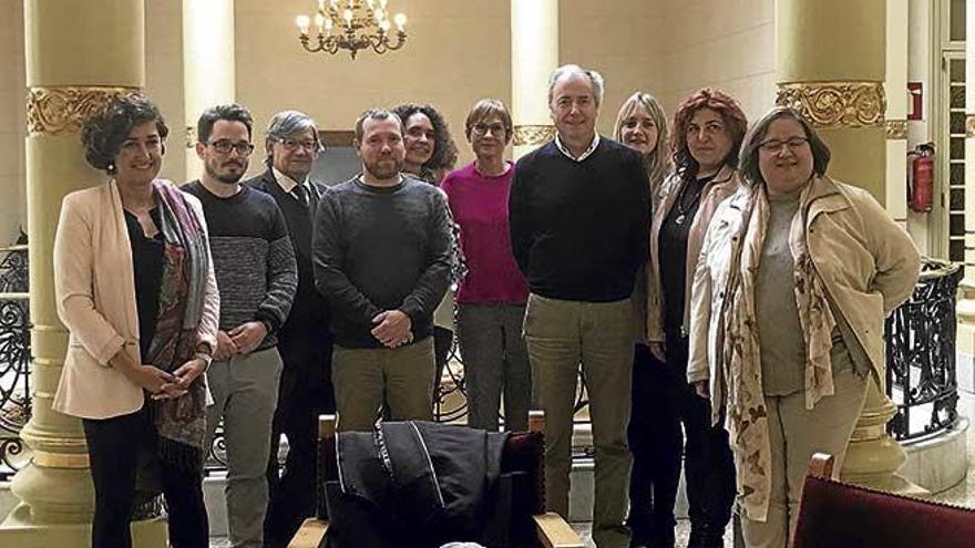 Los miembros de la ponencia del Parlament sobre el cannabis, ayer tras aprobar las conclusiones.