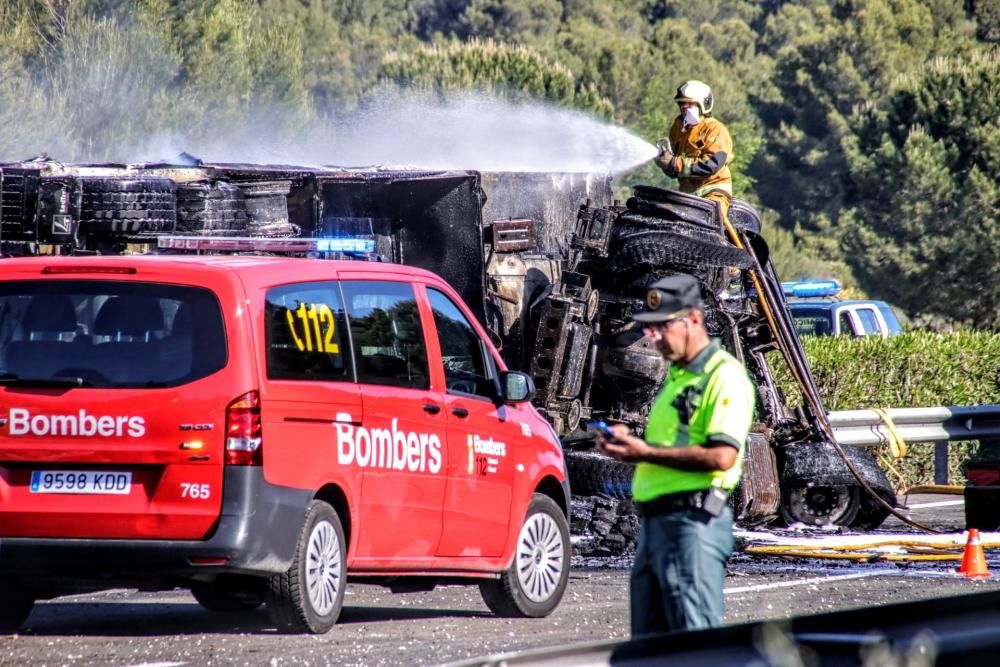 Un muerto en Tibi al salirse el camión que conducía de la autovía e incendiarse