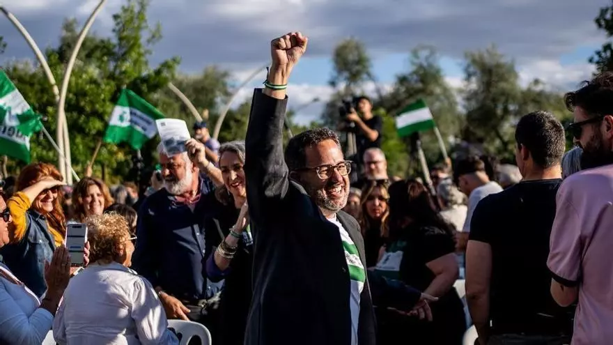 VÍDEO | José Ignacio García parafrasea la letra de la comparsa de Jesús Bienvenido en el final de campaña de Adelante Andalucía.