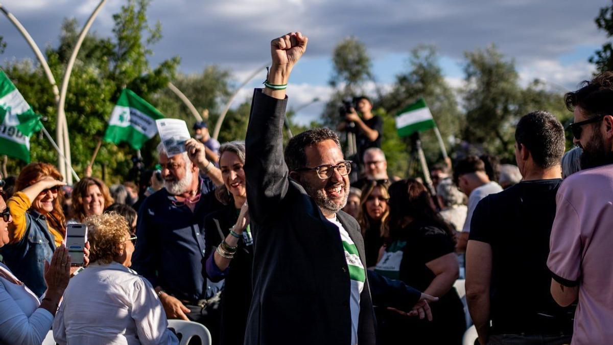 VÍDEO | José Ignacio García parafrasea la letra de la comparsa de Jesús Bienvenido en el final de campaña de Adelante Andalucía.