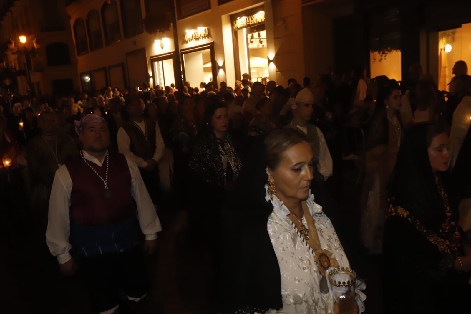 En imágenes | El Rosario de Cristal ya deslumbra por las calles de Zaragoza