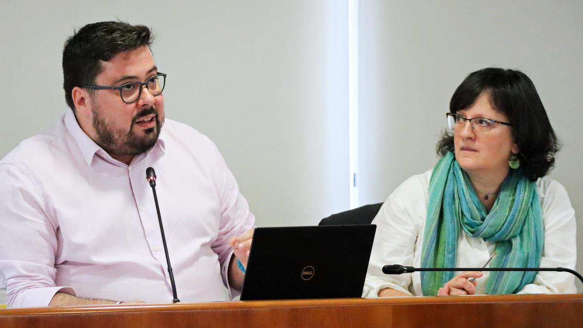 Los concejales del BNG Xabier Pérez Igrexas y Ana Martínez.