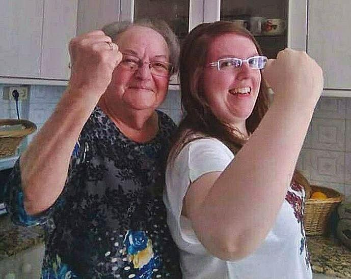María Luisa Díaz Castro, con su hija Tatiana.