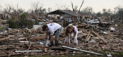 Un gran tornado devasta Oklahoma, en Estados Unidos