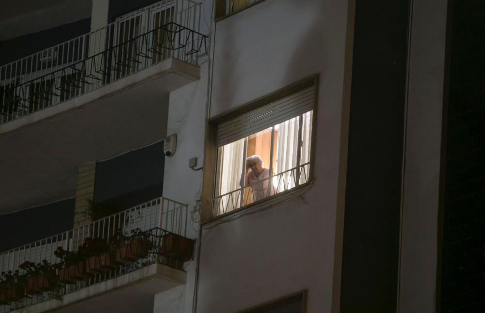 Rescate de una niña de 5 años que estaba colgando de un séptimo piso en Alicante.