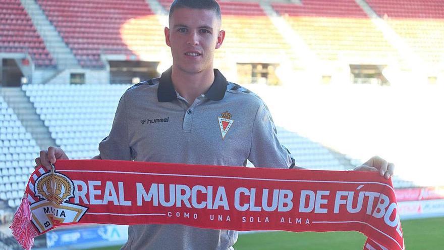 El extremo sub-23  Daniel Sandoval apuntala la banda izquierda del Real Murcia