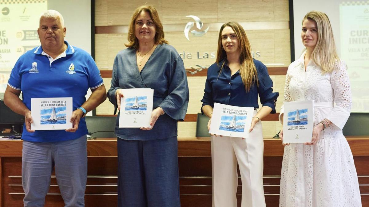De izquierda a derecha, Manuel Farías, Beatriz Calzada, Betsabé Morales y  Helena Aldaz, ayer. | LP / DLP