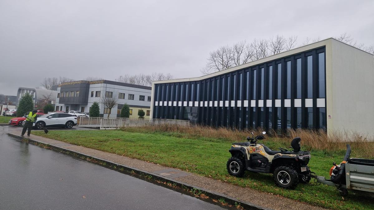 El edificio de Llanera que acogerá la nueva sede del Centro Comunitario de Sangre y Tejidos.