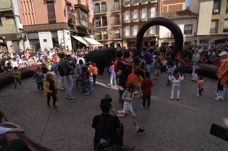 Los toros hinchables llenaron las calles