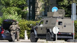 La Policía de Múnich intercepta a un sospechoso tras un tiroteo cerca del Consulado israelí.