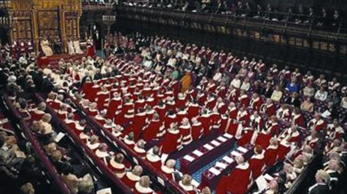 La reina Isabel II pronuncia el discurs d’obertura del Parlament a la Cambra dels Lords.