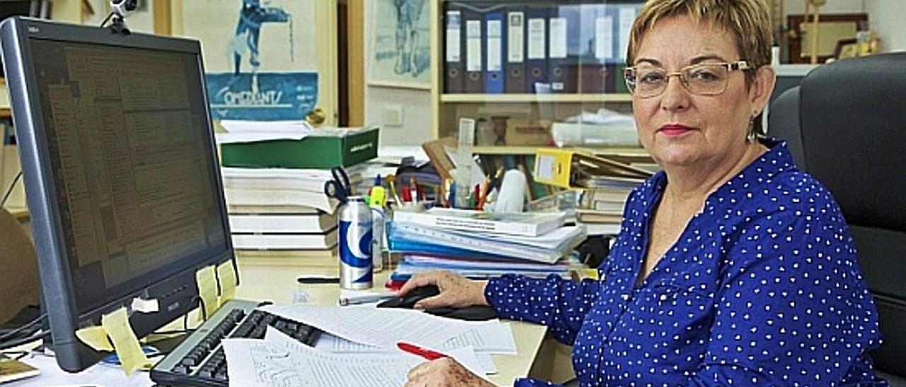 La catedrática de Física Isabel Abril traslada su trabajo mediante simulaciones por ordenador. | ROBERTO RUIZ DE ZAFRA