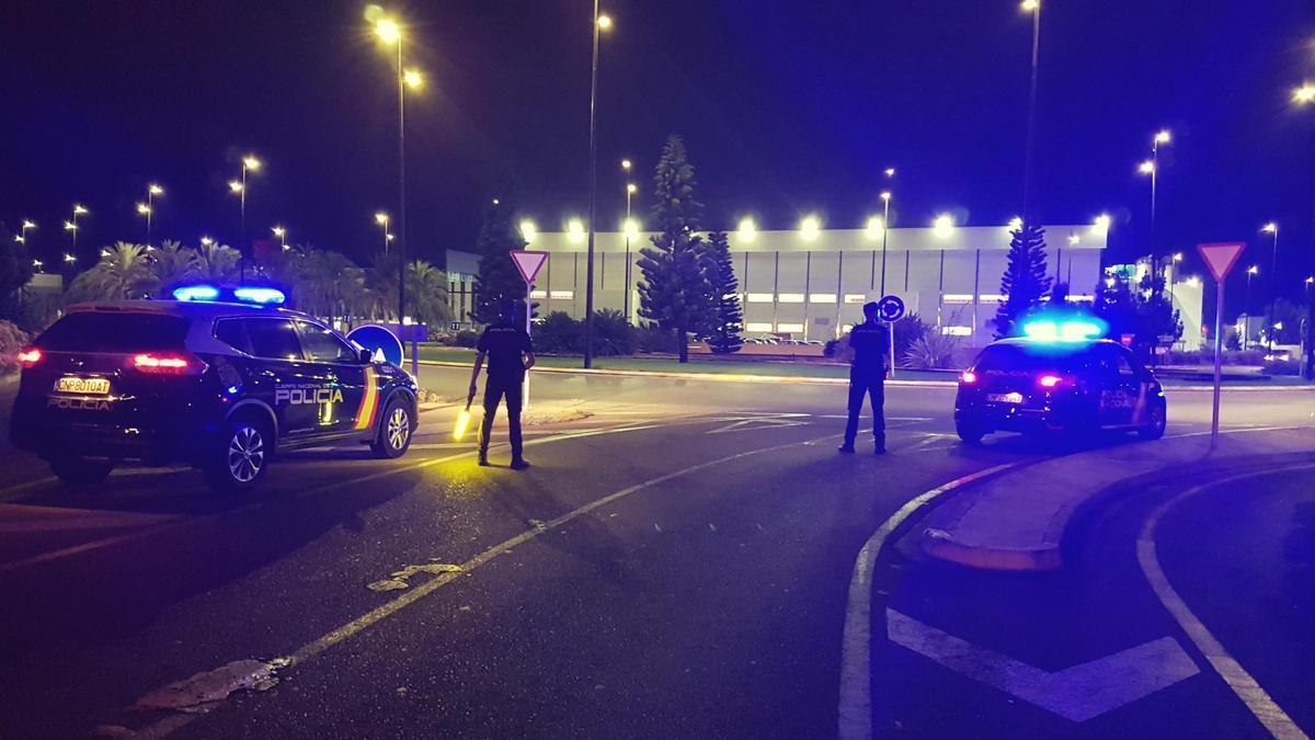 Uno de los controles policiales en el Pirata Festival de Gandia
