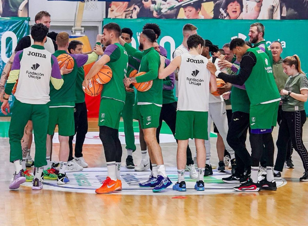El Unicaja, en un entrenamiento en la pista de Los Guindos.