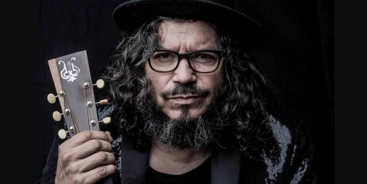 El artista Raimundo Amador.