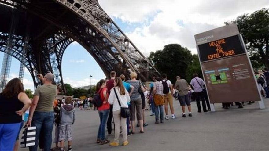 Evacuada la Torre Eiffel durante dos horas