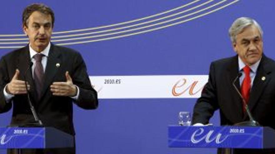 Zapatero azuza a empresarios y sindicatos para acordar la reforma laboral