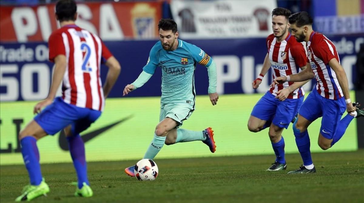 dtorras37135509 barcelona s lionel messi  second left  runs with the ball pa170201233318