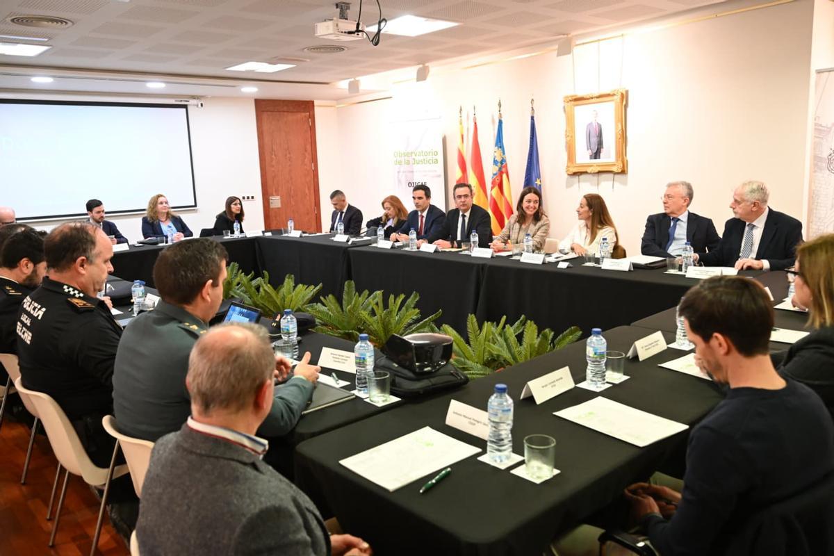 Un momento de la reunión del Observatorio de la Justicia celebrado este martes en el Colegio de Abogados de Elche.