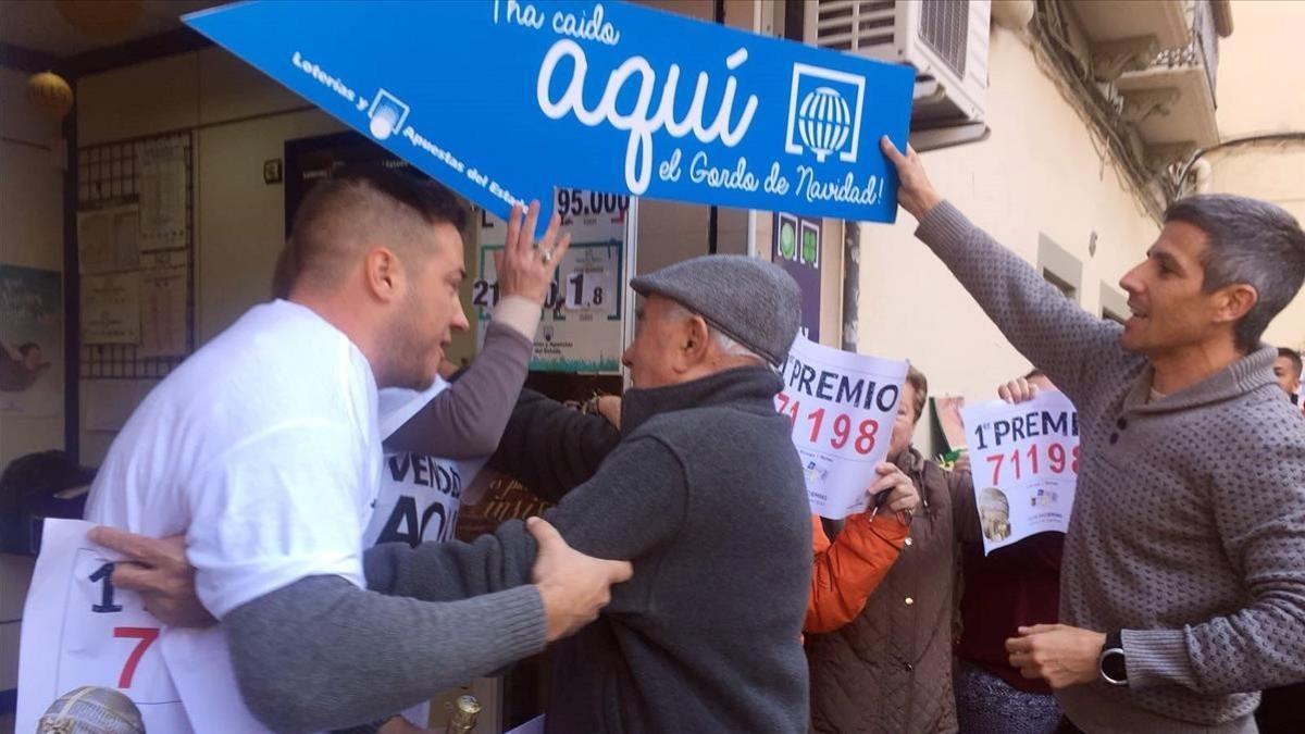 La administración de Loterías núm 59 de Málaga ha vendido el numero 71.198 agraciado con el Gordo de Navidad.