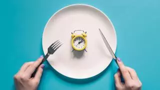 Esta es la hora a la que debería cenar si quieres perder peso