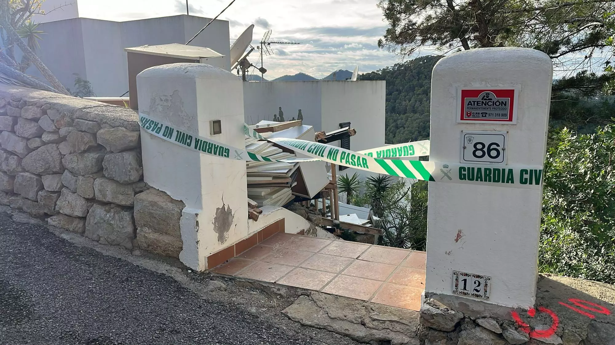 1f51ef76 2042 4676 a1f7 d8fa00b667ca source aspect ratio default 0 – Diario de Ibiza News At Least Two Workers Were Injured On Thursday After The Roof Of A House Under Construction Collapsed In The Valverde Urbanisation In Santa Eulària.