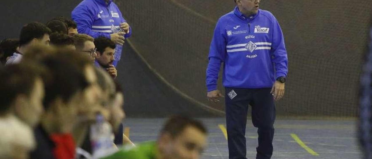 Juan Muñiz, técnico del Toscaf, en un partido de esta temporada.