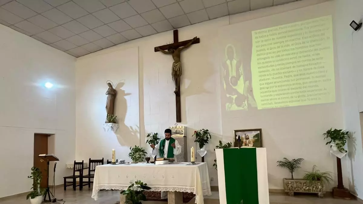 Jonhy Pereira, el párroco de Cáceres que hace de su iglesia "un hogar para todos"