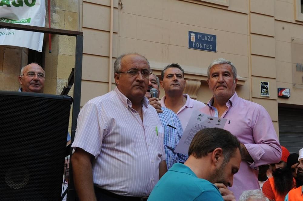 Gran protesta de los agricultores frente a la CHS