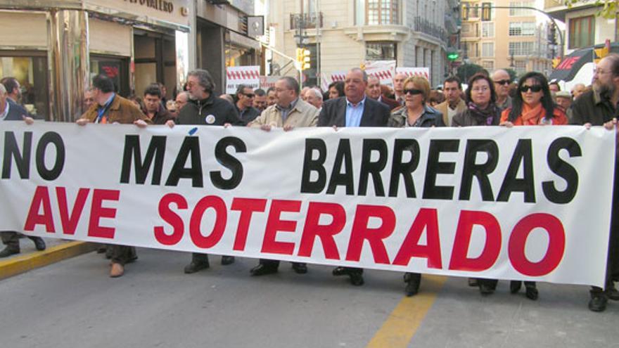 Manifestación en defensa del soterramiento del AVE a su paso por Orihuela (21/12 2008).