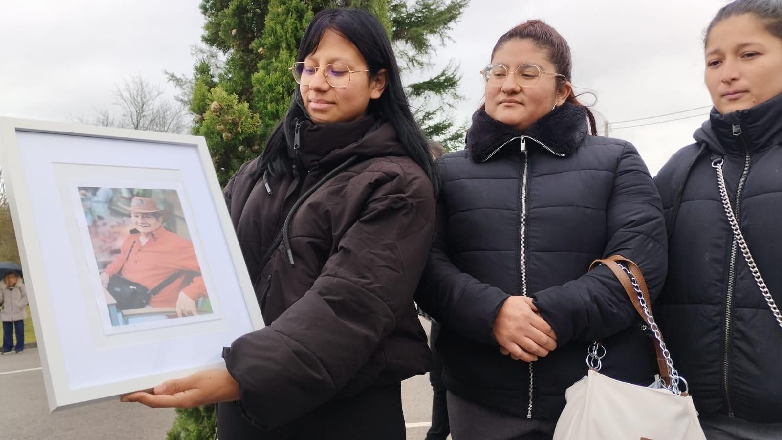 EN IMÁGENES: Familiares y amigos despiden a Leónidas Labord, el cuidador ecuatoriano apuñalado en La Corredoria