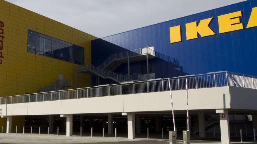 Ikea rebaja la mesa de noche que causa furor en el mercado