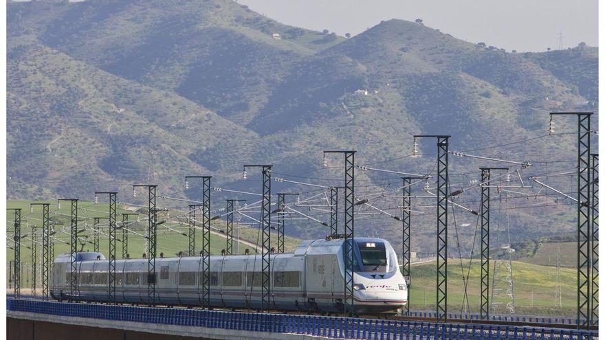 Una avería eléctrica deja parado en Toledo un doble tren AVE de Madrid con destino Málaga