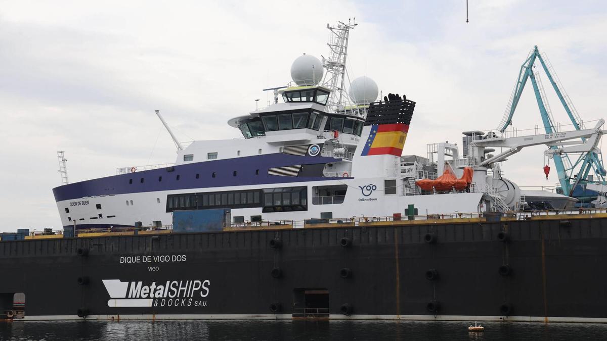El buque oceanográfico «Odón de Buen» en el dique del astillero Metalships.