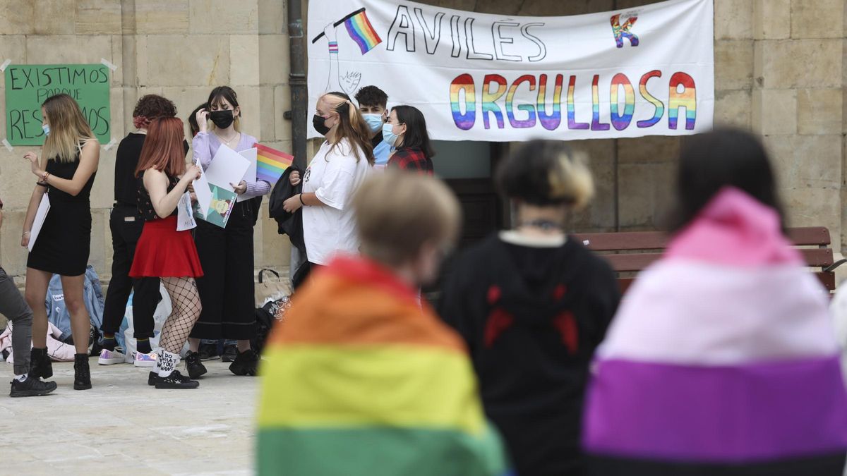 Asistentes al Orgullo LGTBI de Avilés, en 2021