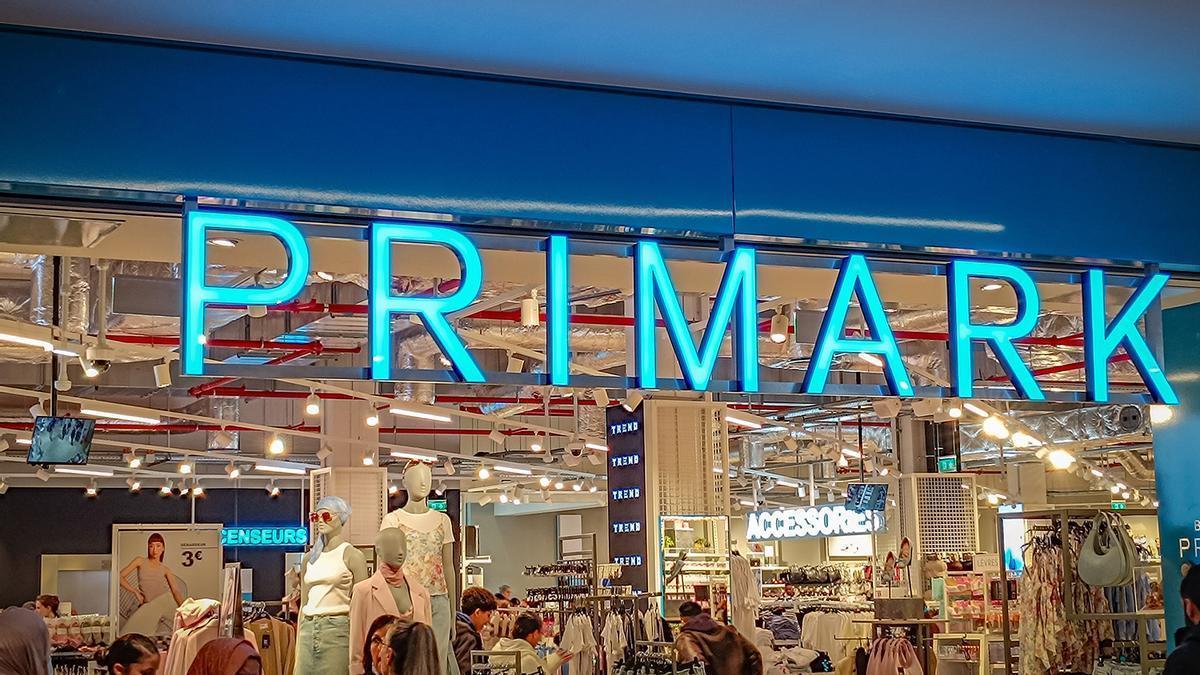 Desde mañana se esperan colas kilométricas en Primark para conseguir la colección de baño más bonita de la temporada: con diseño indiano, elegante y atemporal