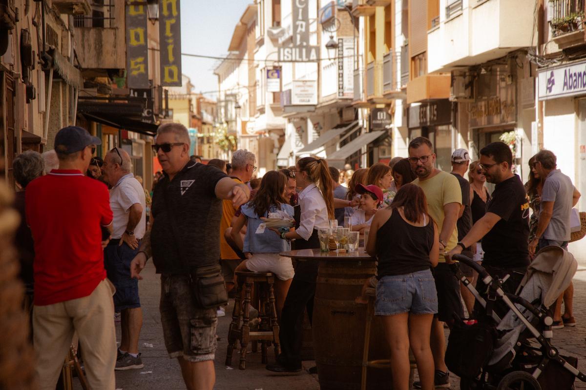 Una terraza de un bar, ya repleta este martes en el centro de Aranda de Duero.