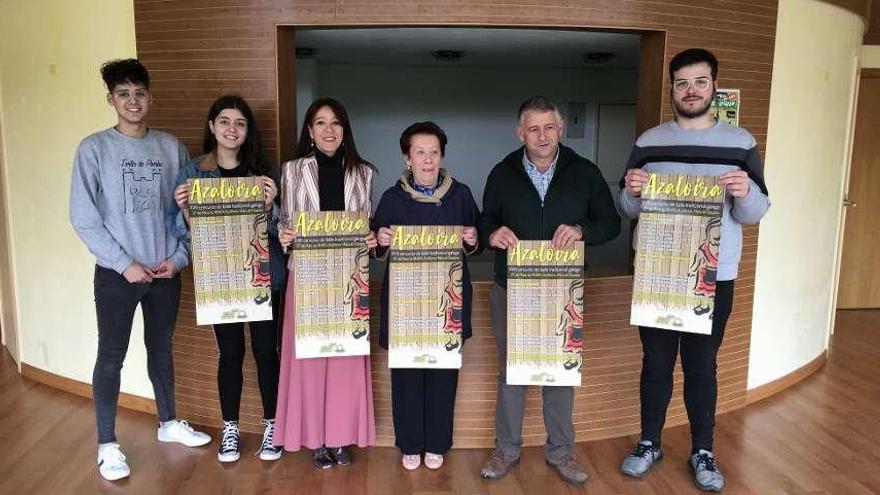 Miembros de la directiva de Fortín da Pomba presentaron el certamen, junto a Cuíña y González Costa.